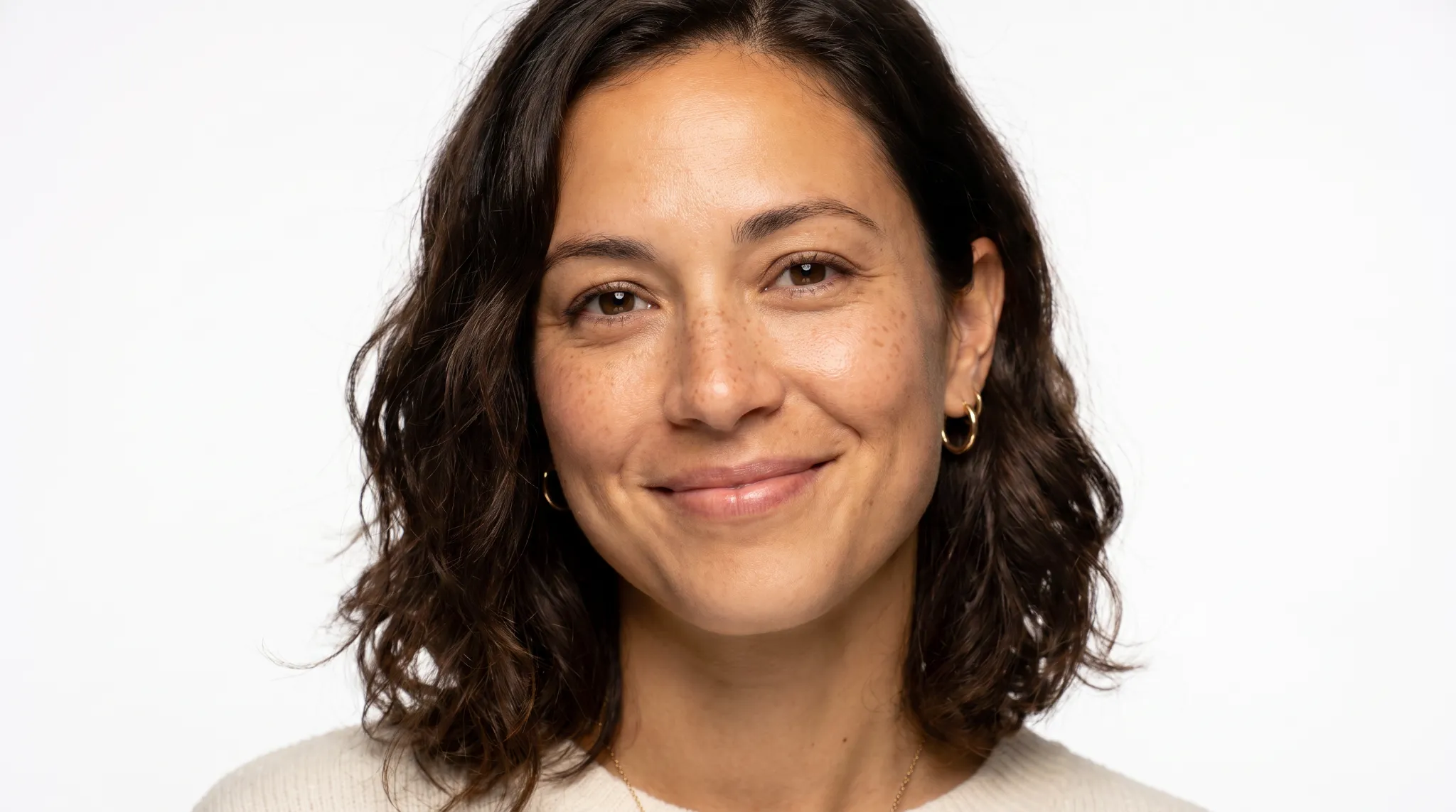 Close portrait of Avery, Beautyisles' disclosed AI beauty editor